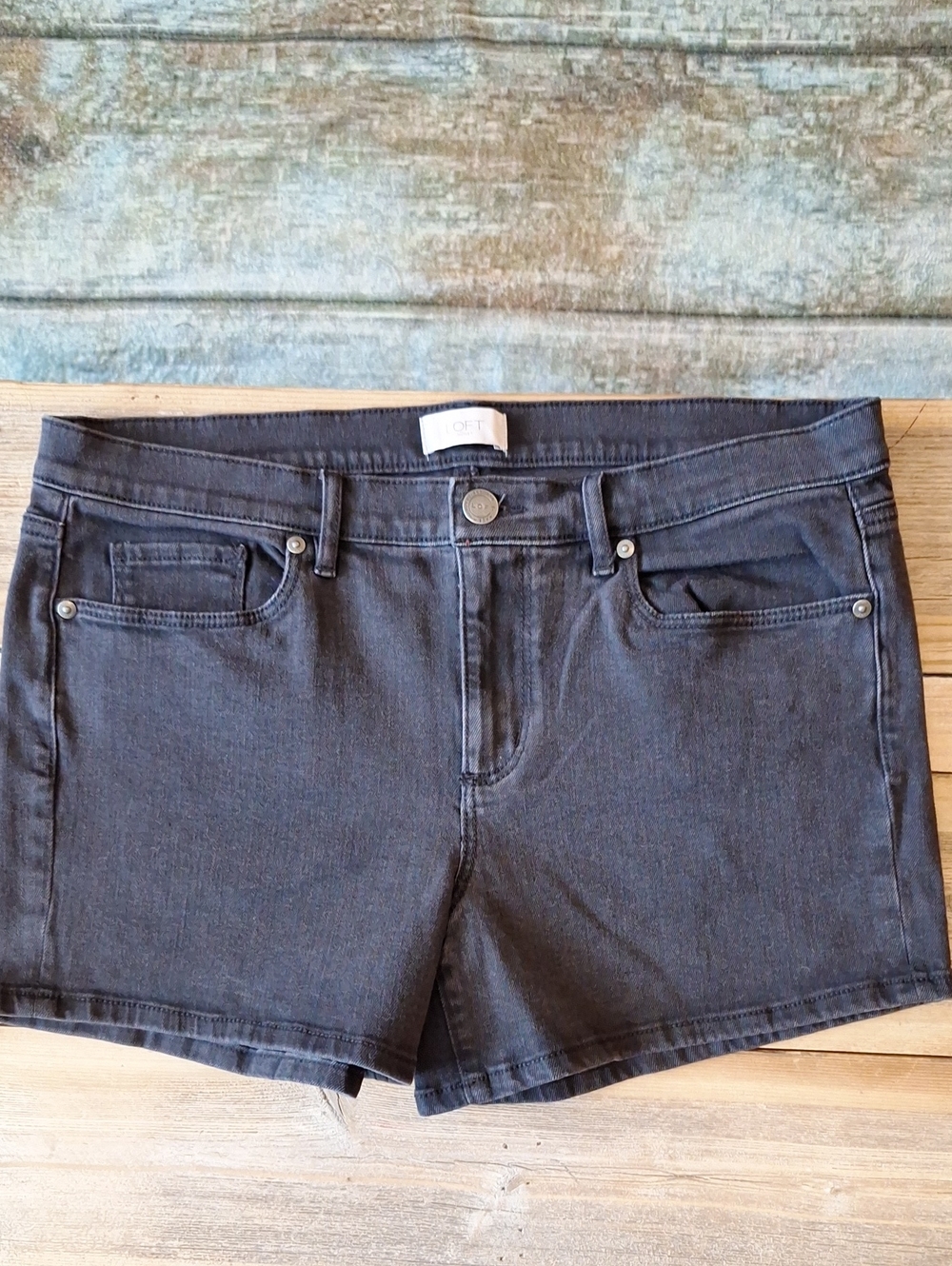 🔥🔥CLEARANCE🔥🔥 LOFT Dark Charcoal Denim Shorts. Size 10
